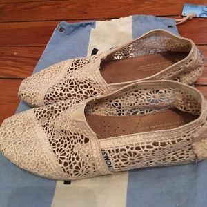 Crochet Toms sz 6.5 GUC Cream